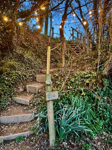 Taman di luar Lower Marsh Farm Glamping