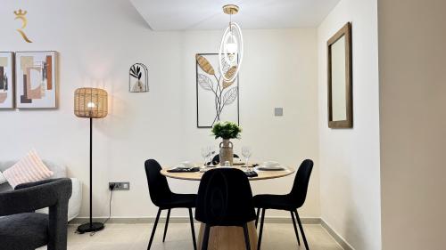 a dining room with a table and chairs at 1BR Al Reem - Chic Comfort Cove Retreat in Abu Dhabi