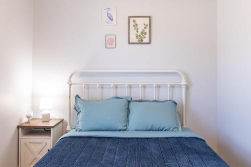 Postel nebo postele na pokoji v ubytování Coastal Hubert 3bed Home-Covered Patio, Pet-friendly!