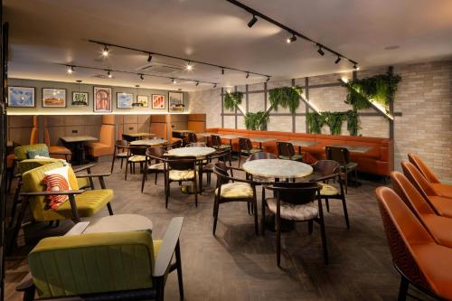 a restaurant with tables and chairs in a room at Four Points by Sheraton Edinburgh in Edinburgh