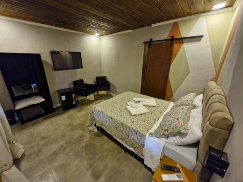 TV a/nebo společenská místnost v ubytování Gruta do Pavão