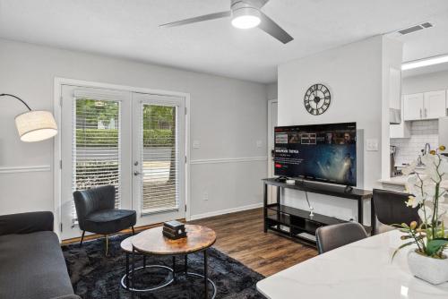 フーバーにあるCharming 2BR Duplex 15 Min to BHMのギャラリーの写真