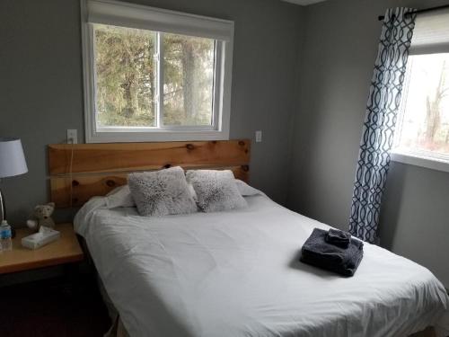Ένα ή περισσότερα κρεβάτια σε δωμάτιο στο Westlake Cottage - Hillier Lodge