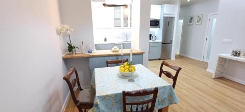 a kitchen with a table with a bowl of fruit on it at Lxroller Seomara Apartment 3 Bdr in Amadora
