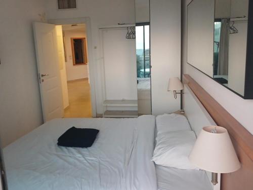 Ένα ή περισσότερα κρεβάτια σε δωμάτιο στο Okeanos bamarina suite