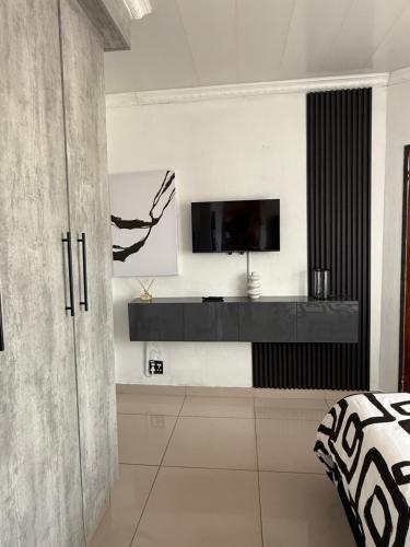 Μια τηλεόραση ή/και κέντρο ψυχαγωγίας στο Studios at Monarch Inn