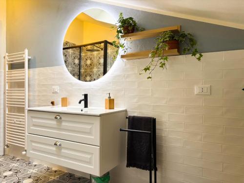 Billede fra billedgalleriet på Maison Mezzanotte Mansarda Chic in Centro con Parcheggio Privato i Ravenna