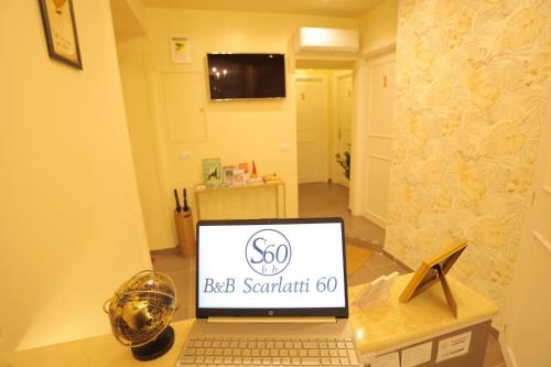 a laptop computer sitting on top of a desk at B&B Scarlatti 60 in Naples