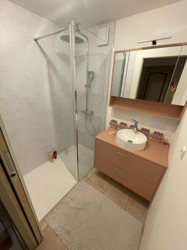 Ένα μπάνιο στο Chambres chez l'habitant