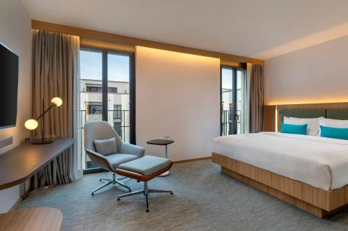 Postel nebo postele na pokoji v ubytování Courtyard by Marriott Biel Bienne