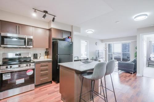 Gallery image of Luxury 2Br 2Bath 1 Prk Condo SQ1 Toronto Airport in Mississauga