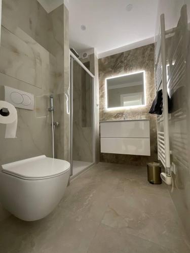Newly renovated 3-rooms apartment in the heart of old Cannes, up to 6 persons