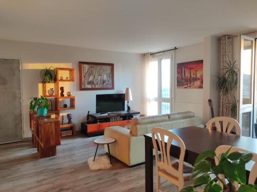 Photo de la galerie de l'établissement Spacious, quiet with stunning pine forest views, à Marseille