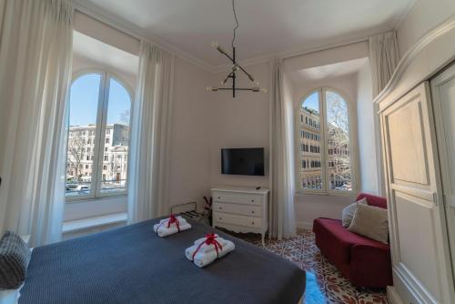 A bed or beds in a room at Vintage Ottaviano Apartment