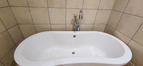 Bilik mandi di Le Classic A Montclair