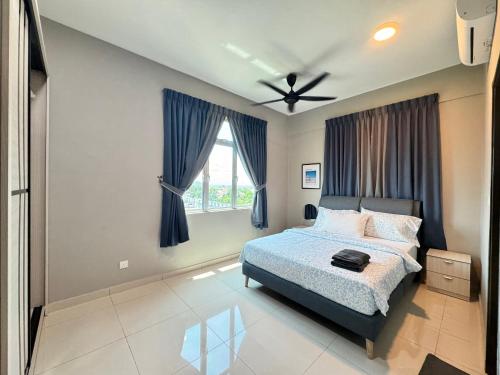 a bedroom with a bed and a ceiling fan at The Paloh Town Suites 4R2B with 2 carpark by IWH Suites in Ipoh