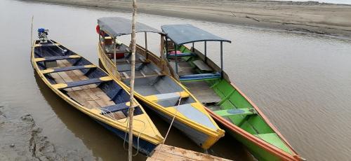 Permandangan sungai dekat dengan lodge