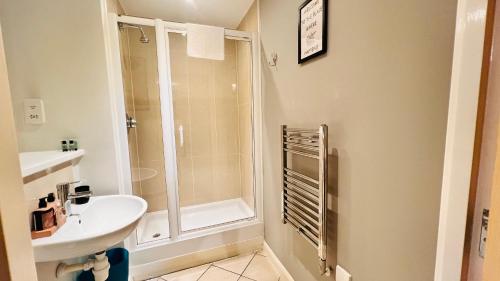 2BR City Centre Skyline Apt - Free secure parking photo 91