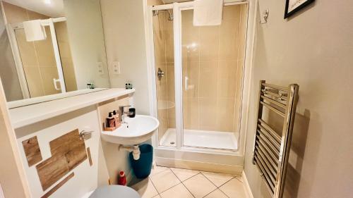 2BR City Centre Skyline Apt - Free secure parking photo 36