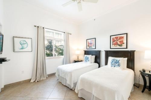 Katil atau katil-katil dalam bilik di South Bay Beach Club #8 - 2-Bedroom 2-Bathroom Unit