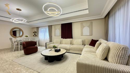 Elegant 4BR Retreat - Al Raha Luxury Stay