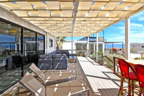 a patio with chairs and a table on a balcony at 20-30 Knots- 5br4ba Game Night Villa Hot Tub in El Sargento