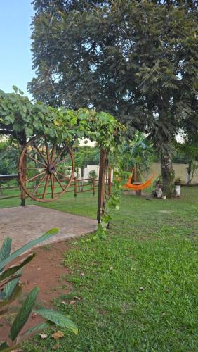 a garden with a woodenokedokedoked at El Jardín Secreto in Trinidad