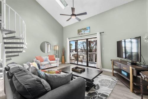 a living room with a couch and a tv at 33H-Golf Colony in Surfside in Myrtle Beach