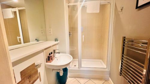 2BR City Centre Skyline Apt - Free secure parking photo 114