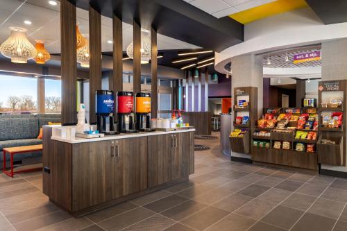 a coffee shop with a counter and a store at Tru By Hilton Oshkosh in Oshkosh