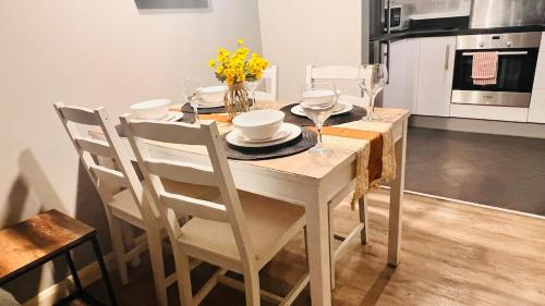 2BR City Centre Skyline Apt - Free secure parking photo 141