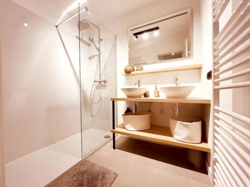 Ένα μπάνιο στο Apartment in Wenduine near Zeedijk Beach
