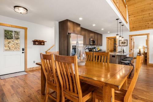Dapur atau dapur kecil di Serenade Shores by Carolina Mornings