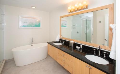 Ένα μπάνιο στο South Bay Beach Club #34 - 3-Bedroom 2-Bathroom Unit