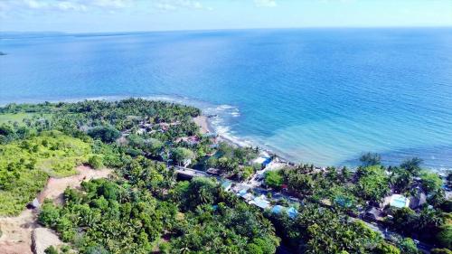 an aerial view of a beach and the ocean at Small Deluxe Adjacent Room in Real