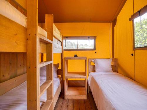 Ένα ή περισσότερα κρεβάτια σε δωμάτιο στο Glamping Tent in the Ardennes