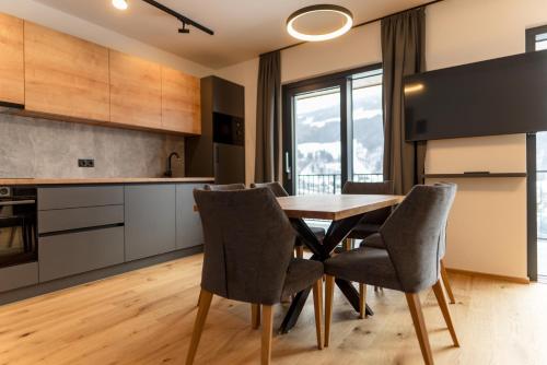 Η κουζίνα ή μικρή κουζίνα στο Pure Alpine Suites