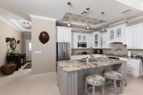 South Bay Beach Club #35 Penthouse - 3 Bedroom 3 Bathroom Unit