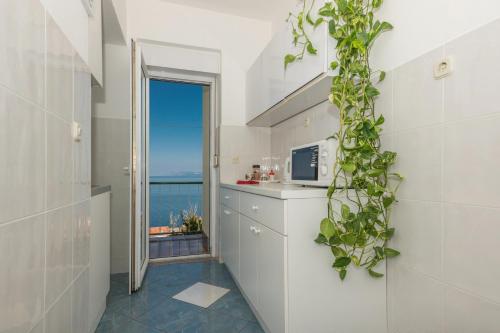 Apartments by the sea Podgora, Makarska - 23678