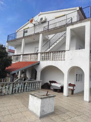 Apartments with parking space Pridraga - Cuskijas, Novigrad - 24025