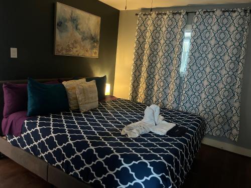 a bedroom with a bed with towels on it at Chic & Cozy 1-bedroom Apartment with Free Parking in Houston