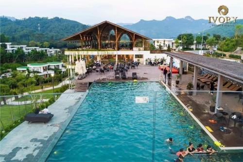 Bazén v ubytování Ivory Villa Resort nebo v jeho okolí