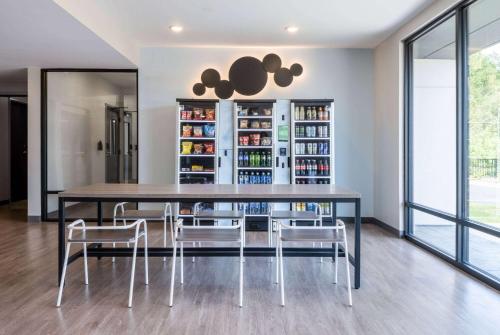 a dining room with a table and chairs at ECHO Suites Extended Stay by Wyndham Johnson City Medical CR in Johnson City