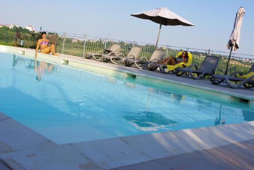 Bazén v ubytování NaturalMente Wine Resort nebo v jeho okolí