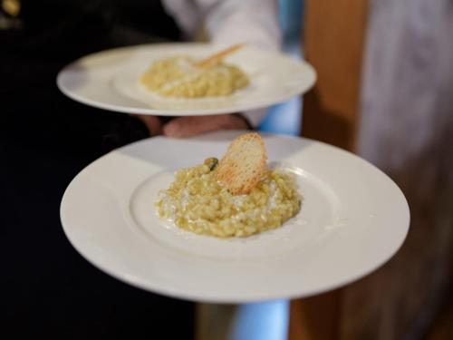 Makanan di atau berdekatan apartmen