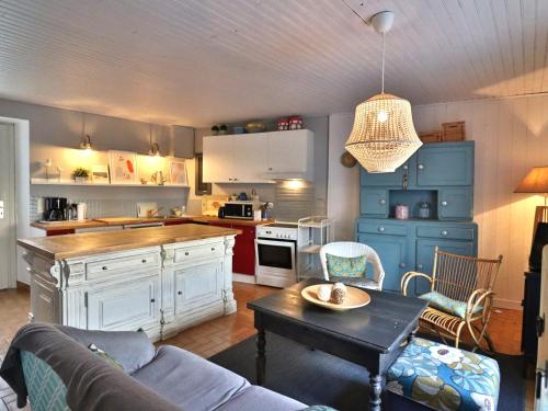 Maison ensoleillée proche plages à 200m - FR-1-813-22