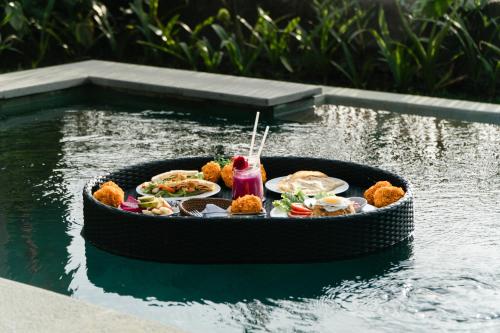 Mad i villaen eller i nærheden