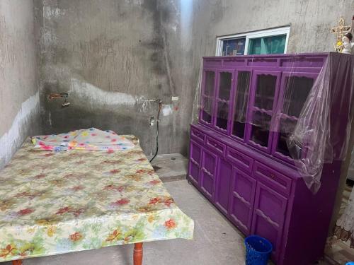 a bedroom with a purple cabinet and a bed at Casa de campo in Cuautla Morelos