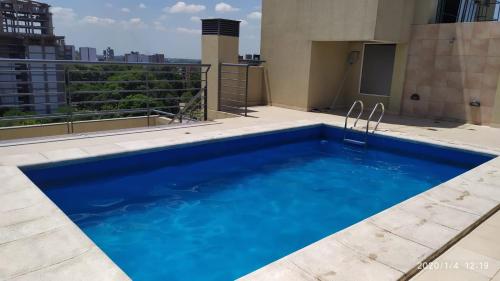 a swimming pool on the roof of a building at Alquiler Temporario Tucumán Con Cochera Y Pileta in San Miguel de Tucumán