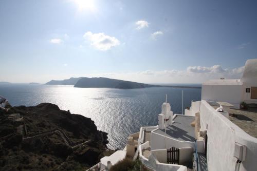 Gallery image of Fotinos Houses in Oia